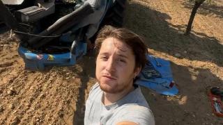 Nacho en su finca de pistachos en Villarrobledo (Albacete).