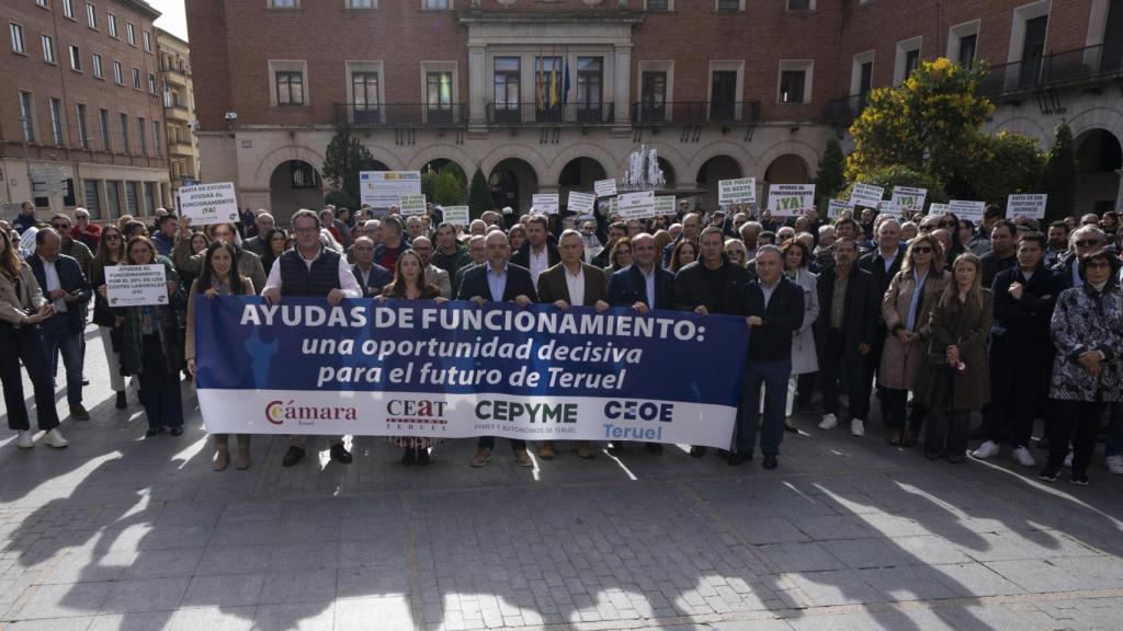 Concentración para reclamar que las ayudas de funcionamiento se incrementen hasta el 20%