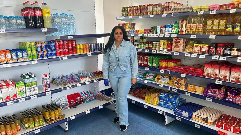 Sanya en La Tiendina de Trigueros del Valle que ha reabierto el 31 de octubre