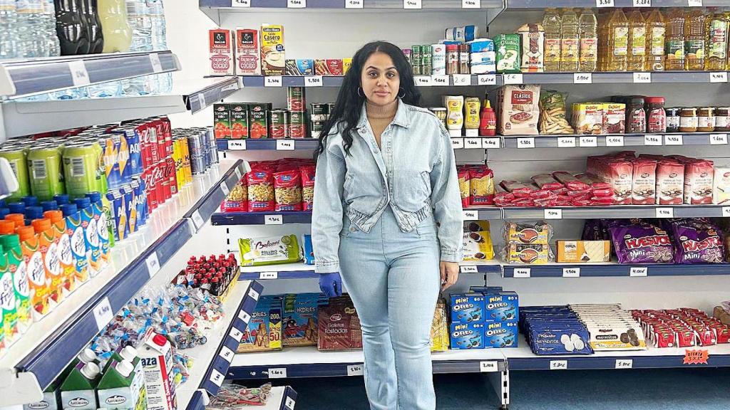 Sanya en La Tiendina de Trigueros del Valle con todos sus productos