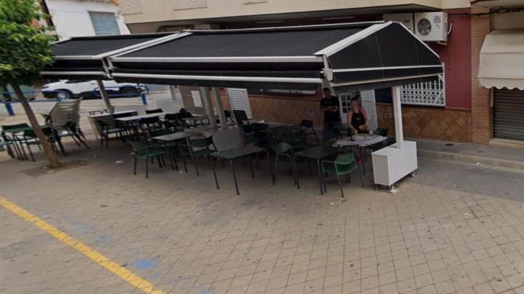 Ainhoa y Quique empezaron su noviazgo cuando trabajaban en el bar La Bodega de Librilla, ella de camarera y él de cocinero.