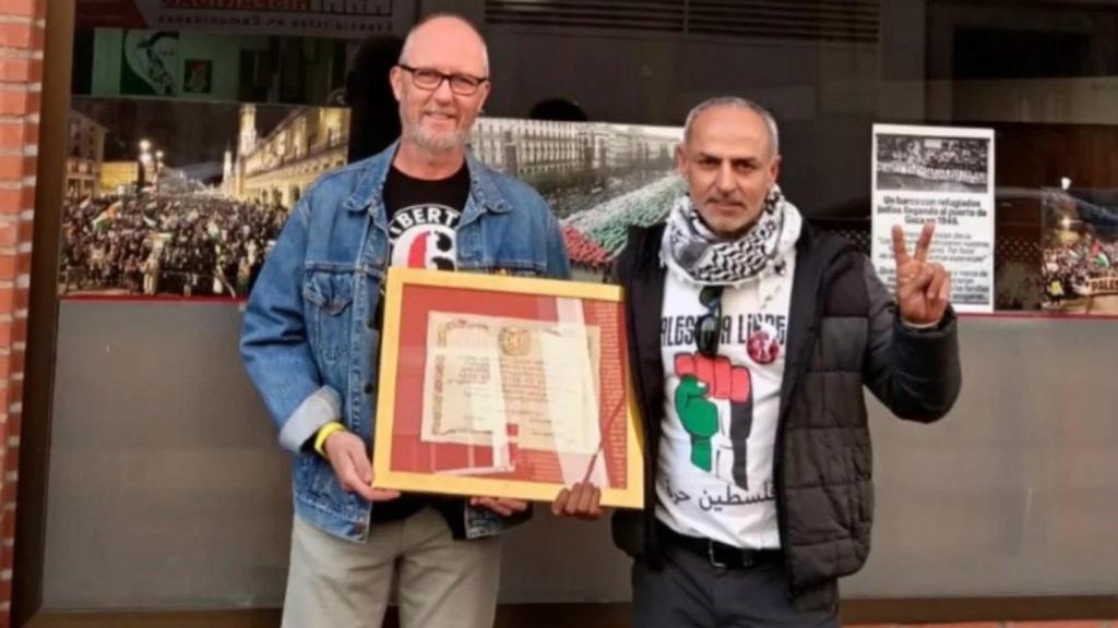 Ricard Mitjana (izquierda), junto al presidente de la Casa Palestina de Aragón