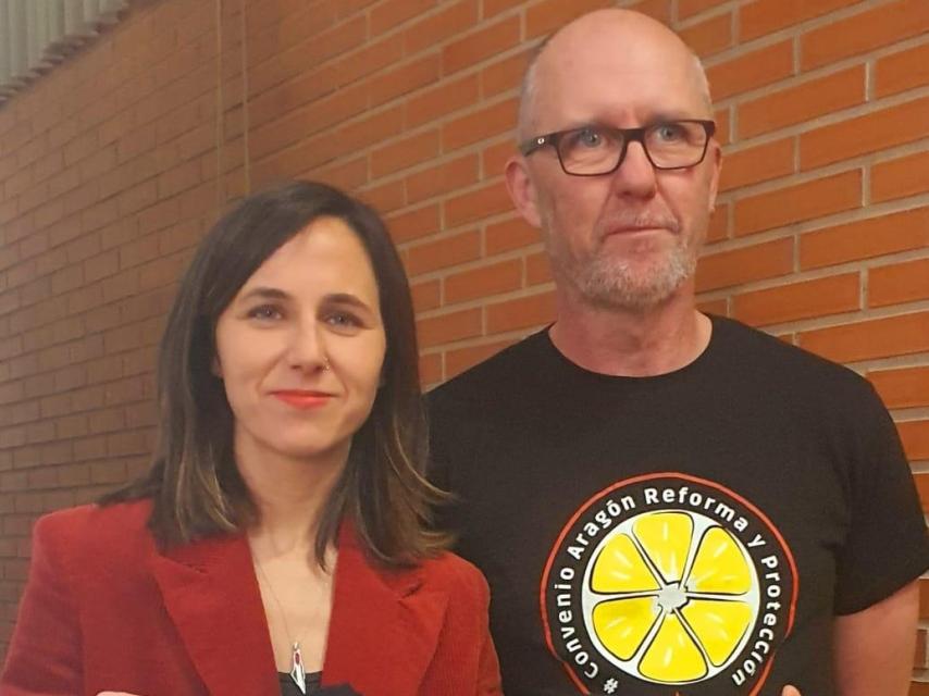 Ricard Mitjana, con Ione Belarra