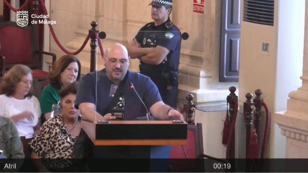 Jorge Carrasco, en el atril en el pleno del Ayuntamiento de Málaga.