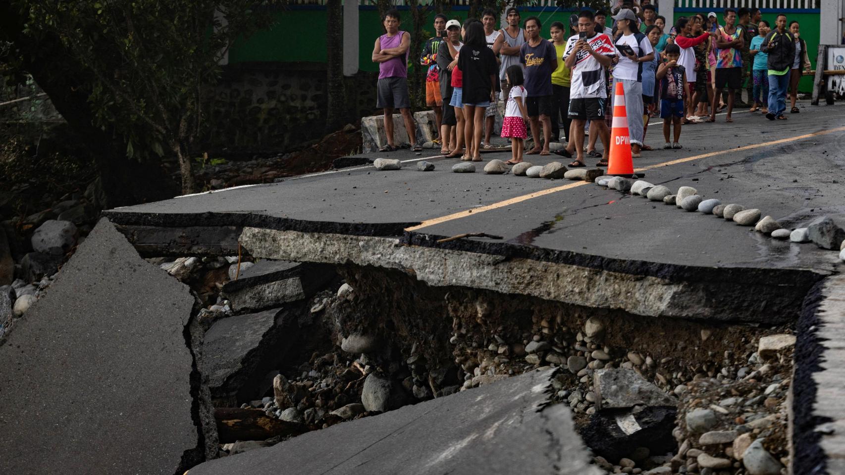 Al menos 18 muertos y miles de desplazados en Filipinas por el supertifón Fung-wong, debilitado de camino a Taiwán Al menos 18 muertos y miles de desplazados en Filipinas por el supertifón Fung-wong, debilitado de camino a Taiwán