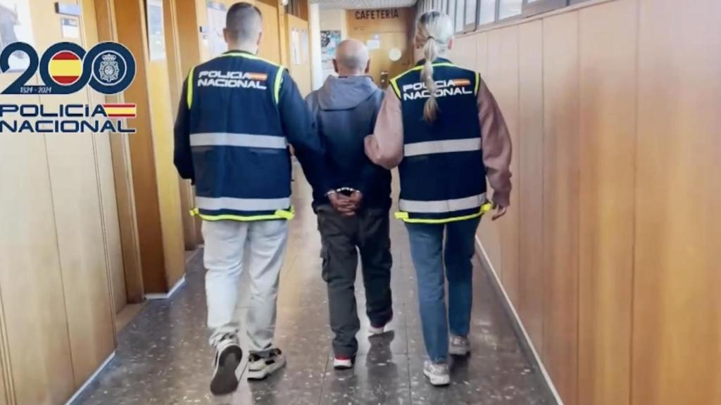 El detenido por atracar una gasolinera dos veces en una semana en dependencias policiales.