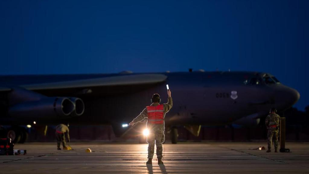 Bombardero B-52 de EEUU en la base aérea de Morón de la Frontera (Sevilla)