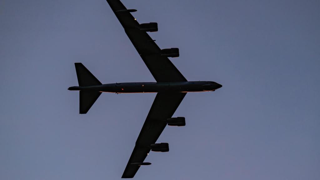 Bombardero B-52 de EEUU a su llegada a Morón de la Frontera (Sevilla)