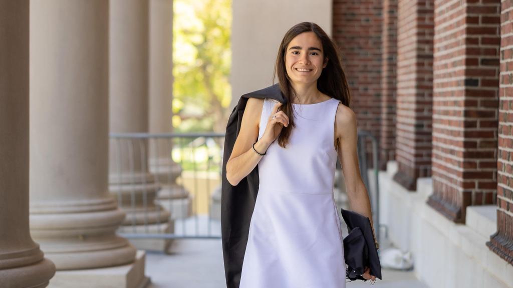 Paula Leyes en la Universidad de Harvard durante su graduación.
