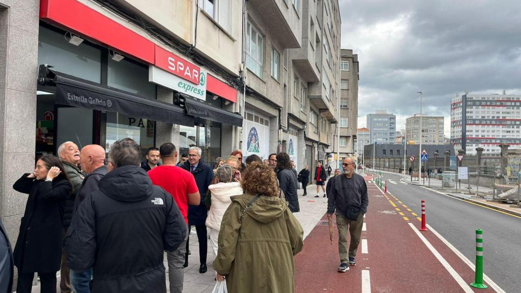 La alcaldesa visita las obras de la avenida de A Sardiñeira
