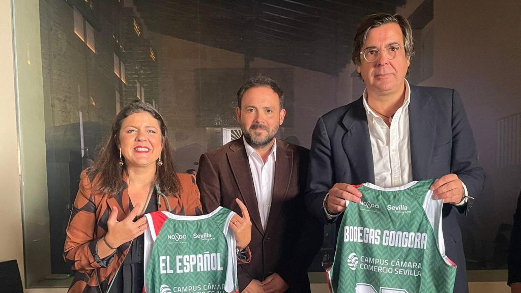 La delegada de El Español en Andalucía, Inma León, y José Manuel González, presidente de Cesur y de bodegas Góngora.