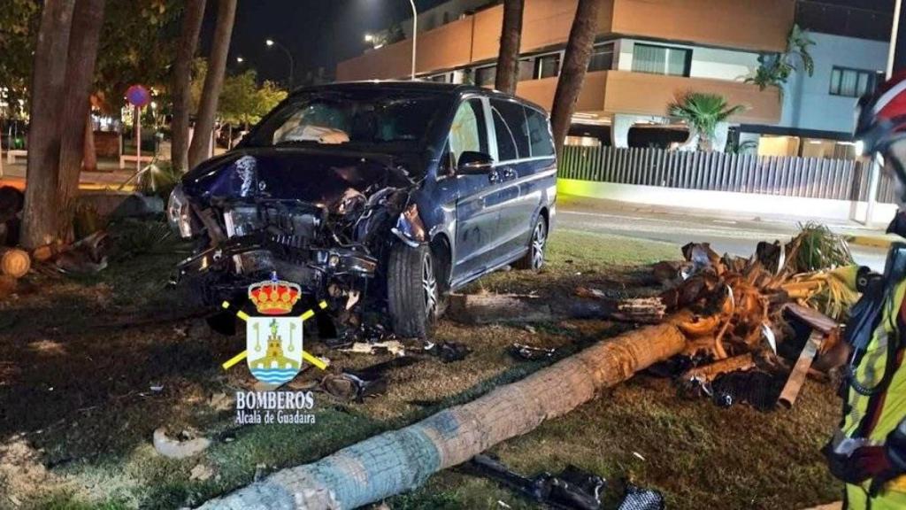 El estado del coche de Cayetano Rivera tras el accidente.
