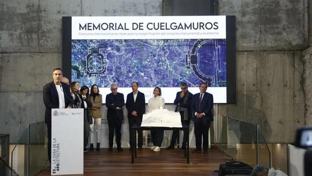 El secretario general de Agenda Urbana, Vivienda y Arquitectura, Iñaqui Carnicero da a conocer el proyecto ganador del Concurso Internacional de ideas para la resignificación del Valle de Cuelgamuros, este martes.