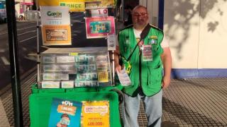 El vendedor de la ONCE Francisco Javier Guerrero que repartió premios por 815.000 euros en la estación de autobuses de Málaga.