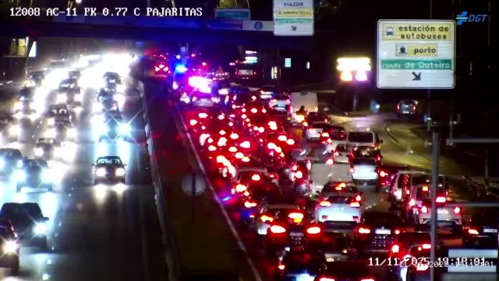 La avenida Alfonso Molina de A Coruña con grandes retenciones esta tarde.