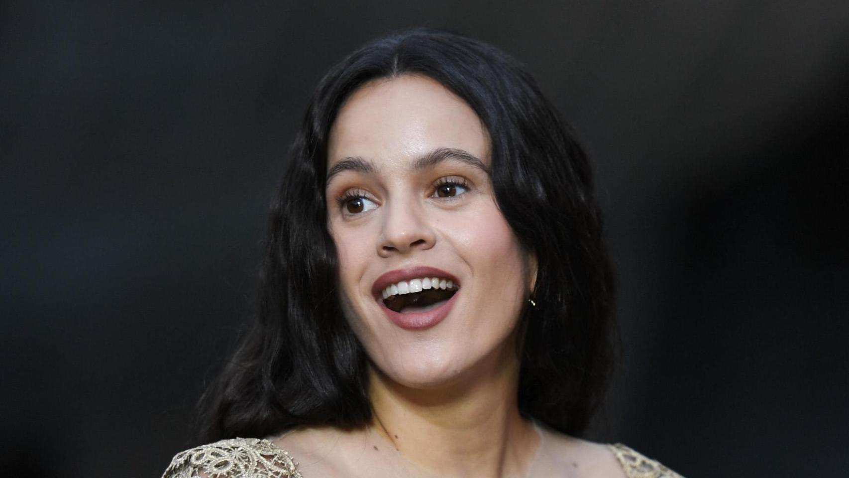 Rosalía, en un acto en París en 2024.