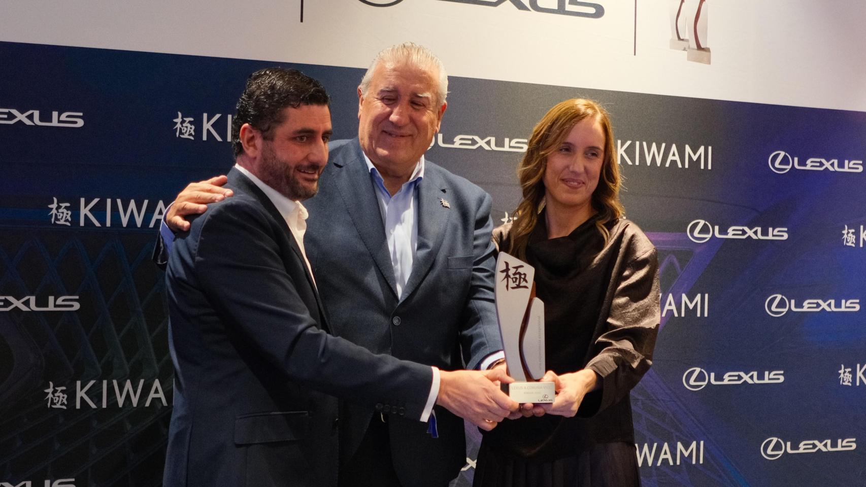 Los responsables de Lexus Breogán Galicia: Pablo Conde, gerente de Lexus Breogán Galicia, José Ramón Ferreiro, presidente del Grupo Breogán y Adriana Ferreiro, vicepresidenta de Grupo Breogán