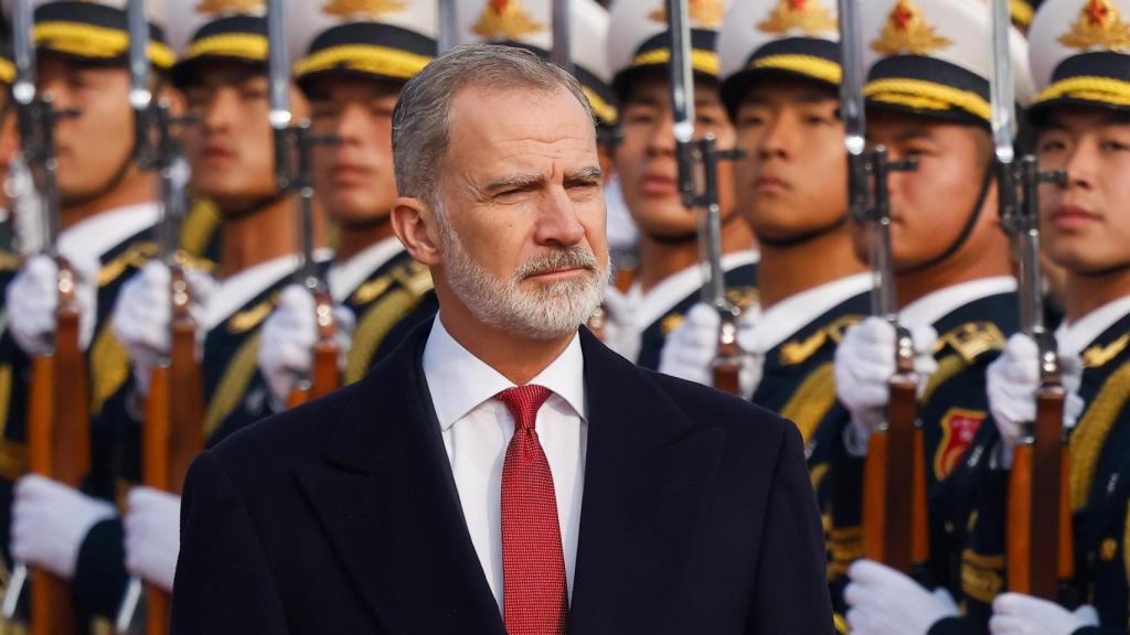 El rey Felipe VI en Pekín, donde ha sido recibido por Xi Jinping.