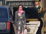 La reina Letizia vuelve a deslumbrar en Pekín estrenando el abrigo floral más bonito de Carolina Herrera