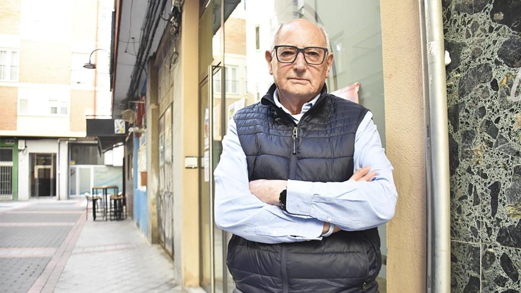 Emilio Felipe Fernández Robles, presidente de la Asociación Diabetes Valladolid, atiende a EL ESPAÑOL de Castilla y León.