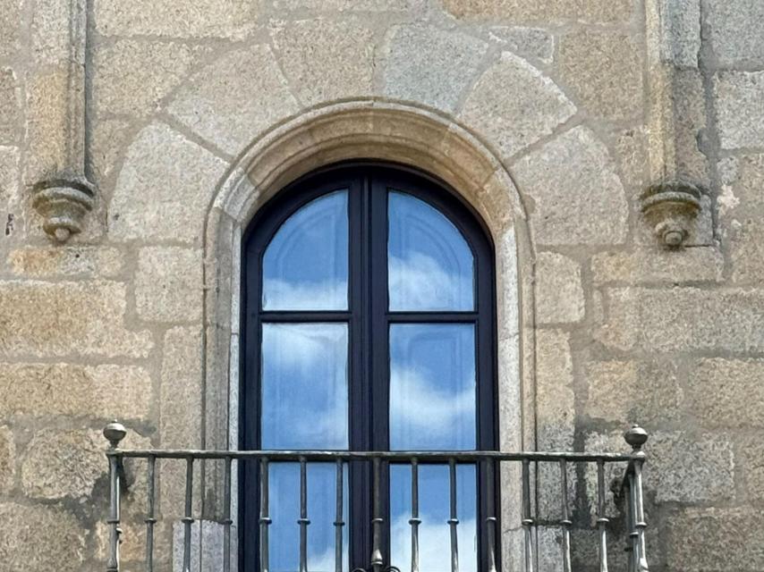 Una ventana del casco histórico de Cáceres.
