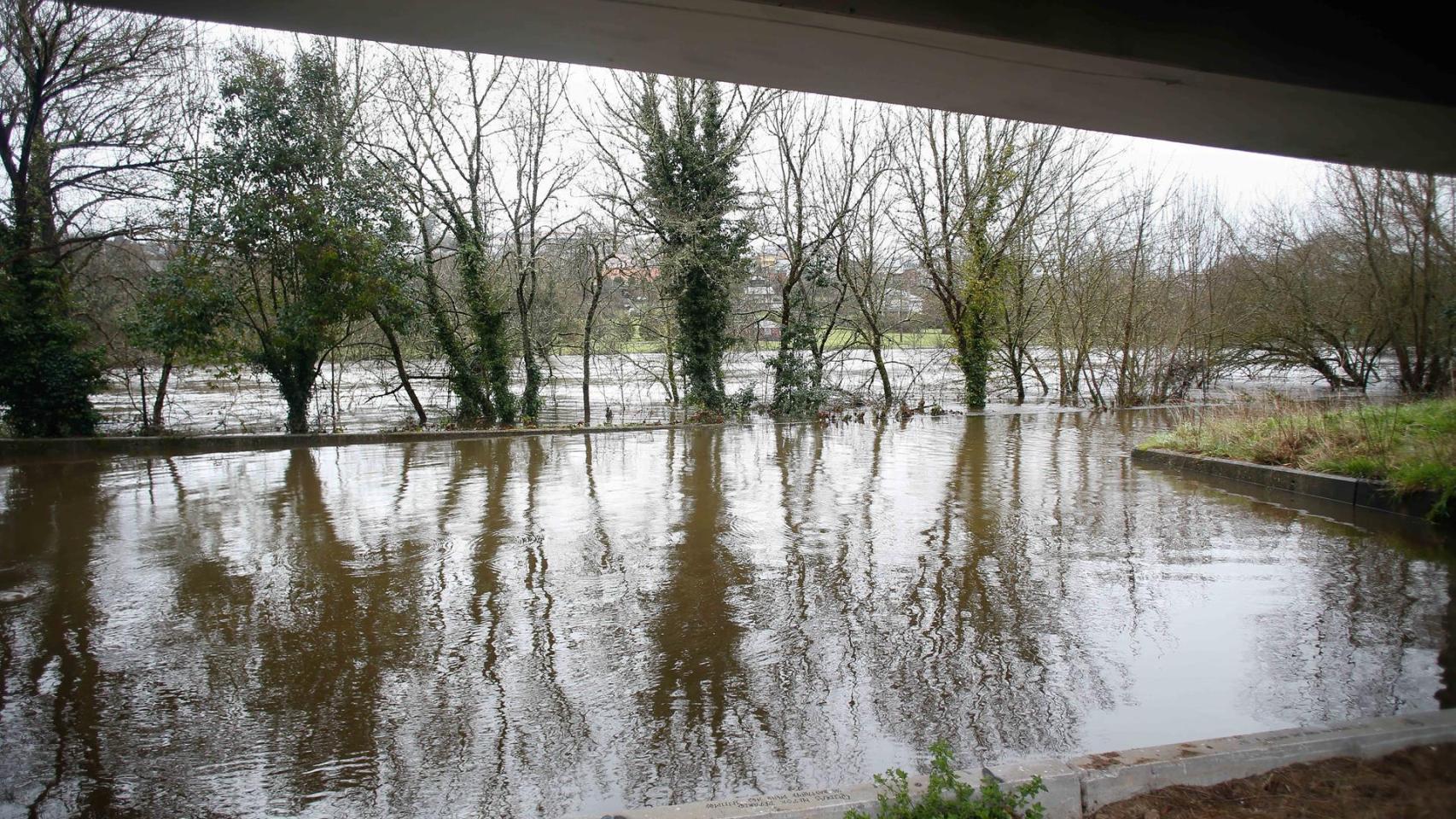 Imagen de archivo del río Miño desbordado en enero.