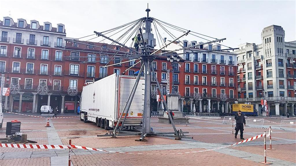 Montaje del tiovivo en Valladolid