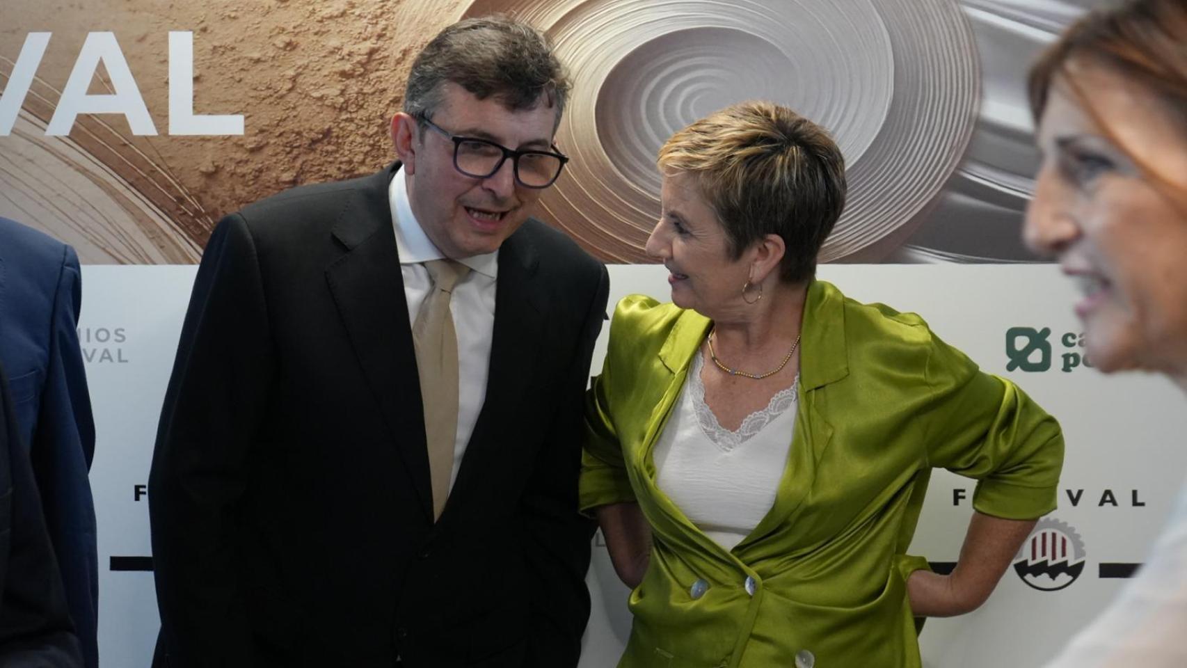 Vicente Lafuente (CEV) y la consellera de Innovación, Industria, Comercio y Turismo, Marian Cano.