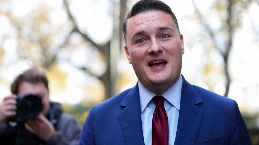 Wes Streeting este miércoles ante los medios.