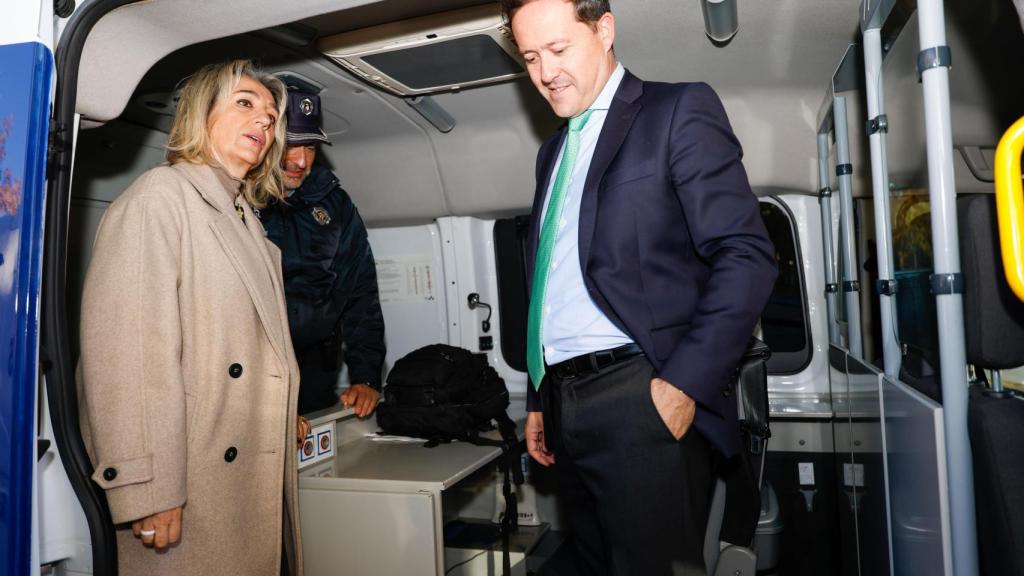 El alcalde Carlos Velázquez y la vicealcaldesa Inés Cañizares presentaron hace unos días las nuevas dependencias móviles.