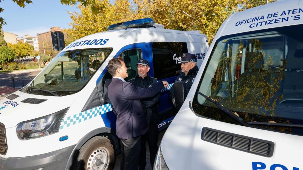 También han presentado la nueva furgoneta de atestados.