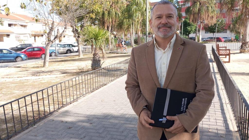 El abogado Valentín Fernández, este miércoles, antes de reunirse con sus clientes.