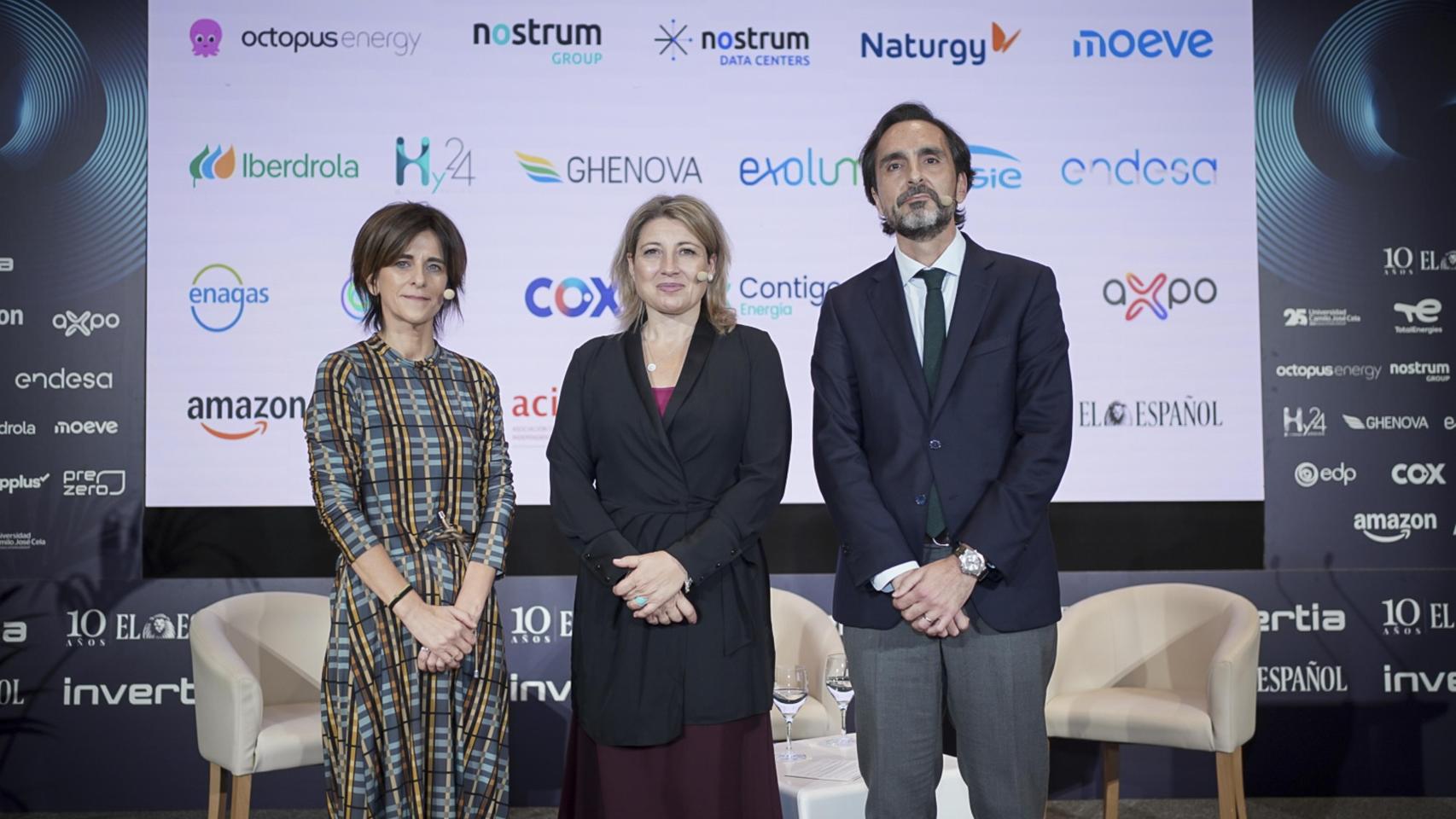 De izquierda a derecha; Lourdes García Sanz, directora de Ghenova Energy and Water; Laura Ojea, redactora jefe de Energía en EL ESPAÑOL-Invertia; y Borja Martín Zorita, director de Negocio Público Norte de PreZero; en la segunda jornada del II Observatorio de la Energía 'Competir y descarbonizar: la nueva ecuación energética en España'.