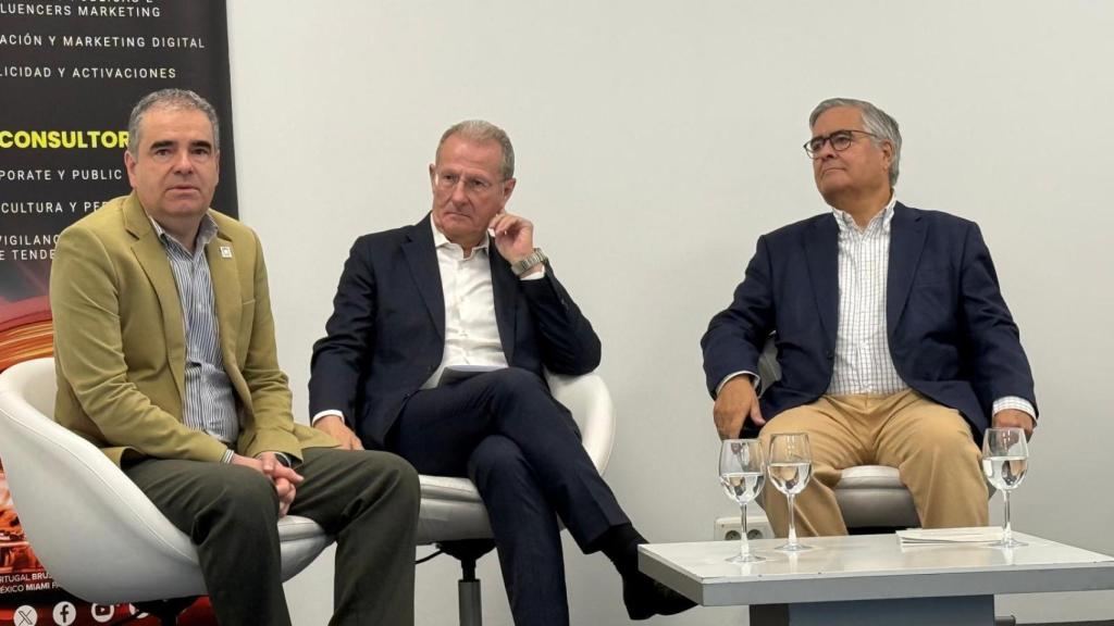 Participantes de la primera mesa, titulada “Comunicaciones seguras en el espacio: un nuevo escenario geopolítico”