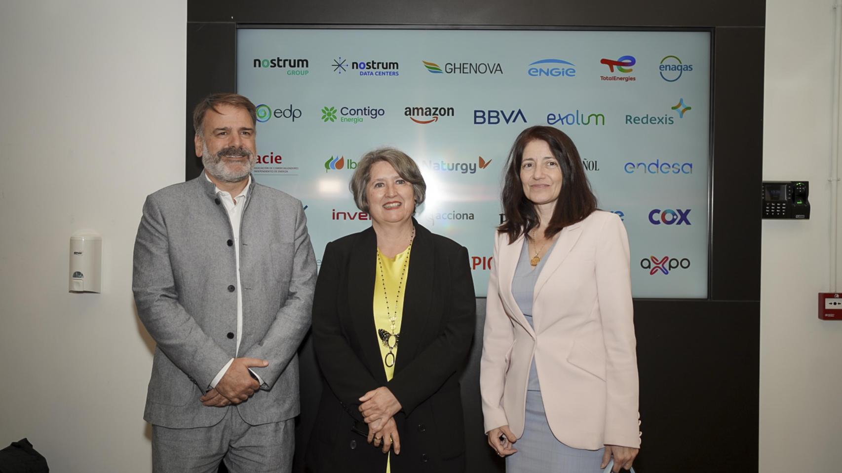 De izquierda a derecha: Alipio García, director general de Transición Energética; Mercedes Gómez, consejera de Desarrollo Sostenible; y Mamen Vázquez, directora general en EL ESPAÑOL.