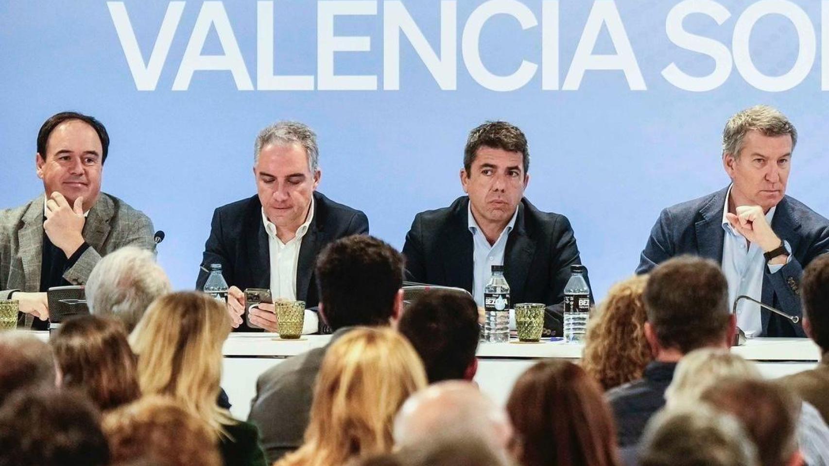 Pérez Llorca, Elías Bendodo, Carlos Mazón y Feijóo, en un acto de partido. PP