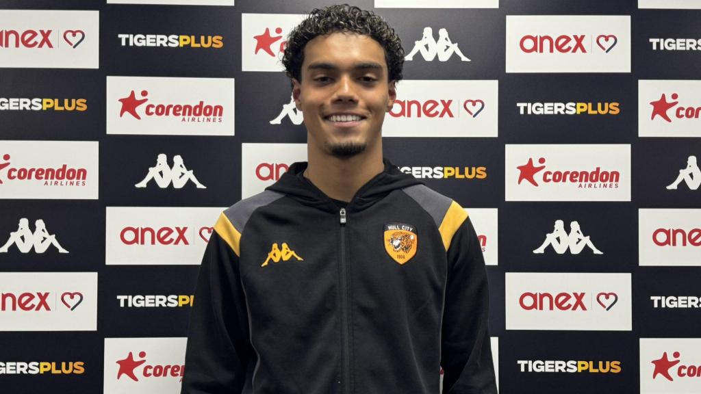 João Mendes, hijo de Ronaldinho, tras fichar por el Hull City.