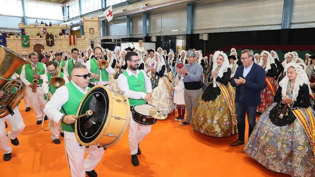 Las Hogueras de Alicante en su visita este domingo a Expofiesta en Fira Alacant.