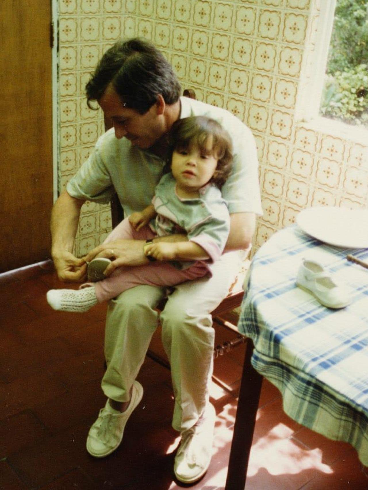 Jenifer de la Fuente fue adoptada por una familia española.