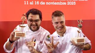 Alejandro San José, del restaurante Habanero Taquería de Valladolid, primer premio del XXI Concurso Nacional de Pinchos y Tapas y del IX Campeonato Mundial de Tapas, y Andrea Vignali, campeón mundial