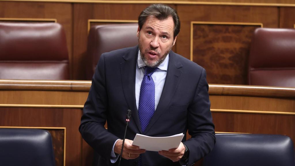 Intervención del ministro de Transporte y Movilidad Sostenible, Óscar Puente, este miércoles en el Congreso.