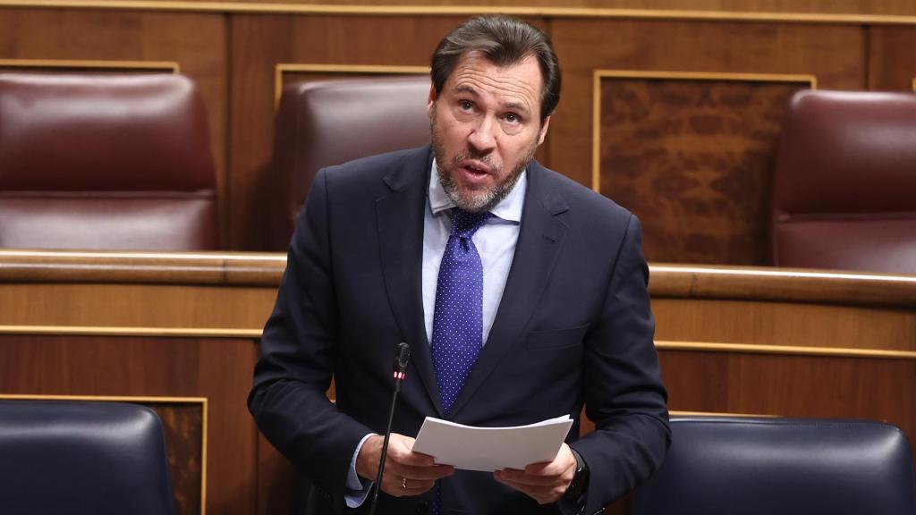 Intervención del ministro de Transporte y Movilidad Sostenible, Óscar Puente, este miércoles en el Congreso.