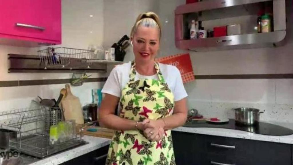 Belén Esteban cocinó desde su cocina para 'La última cena'.