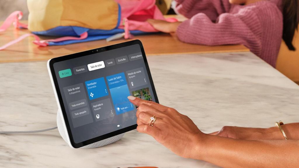 El Amazon Echo Show permite controlar el hogar inteligente