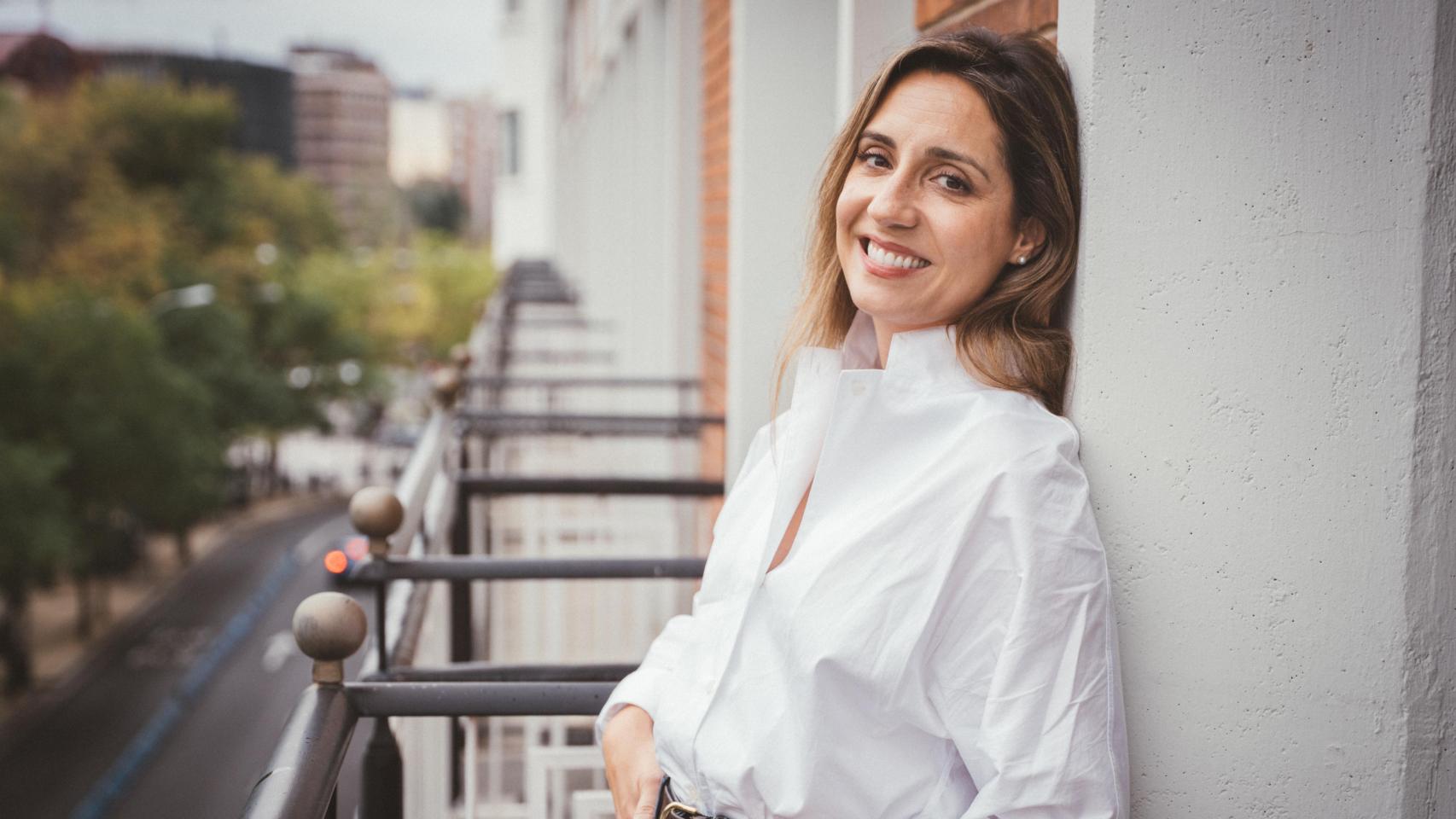 La escritora posa para Magas.