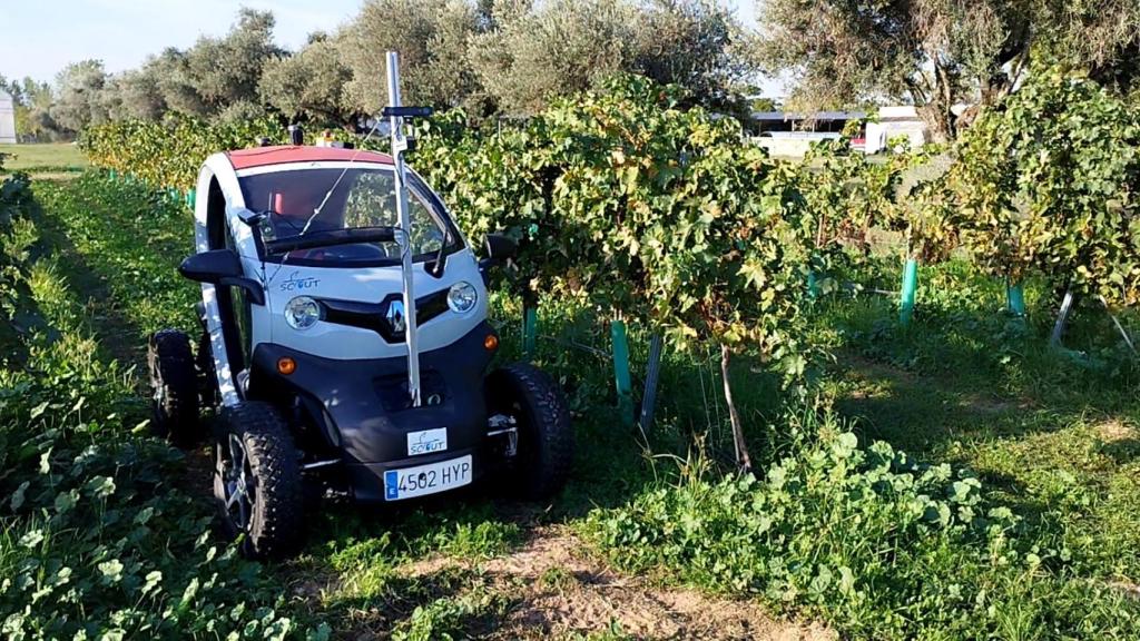 Prueba de campo del vehículo eléctrico automatizado por el CSIC.