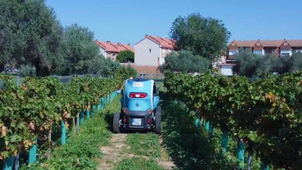 Prueba de campo del vehículo eléctrico automatizado por el CSIC.