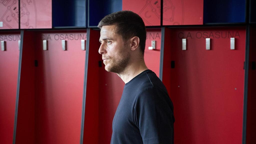 Alessi Lisci en el vestuario de El Sadar.