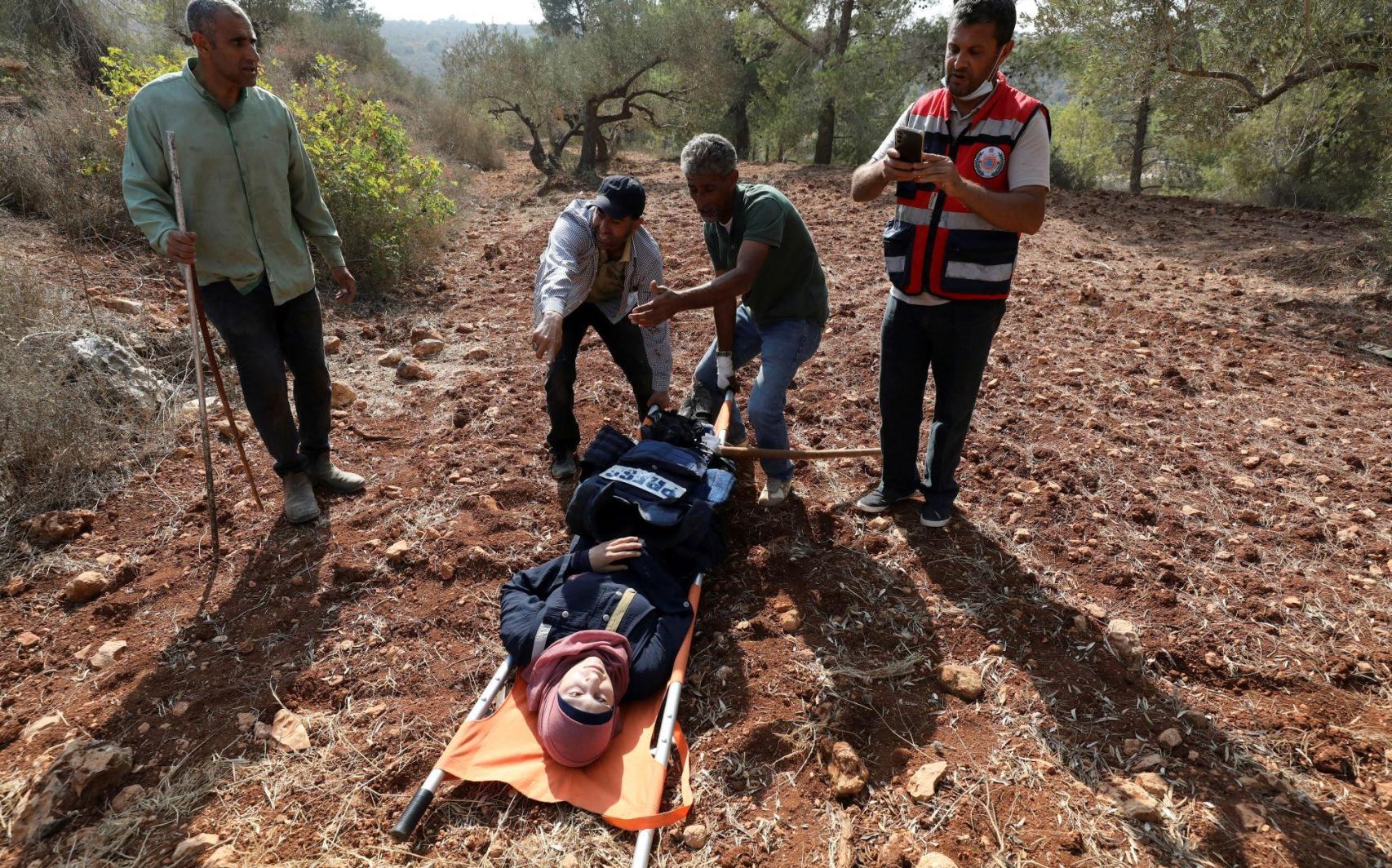 La periodista de Reuters Raneen Sawafta resultó herida durante uno de los ataques de los colonos.