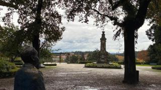 De Rosalía de Castro a Uxío Novoneyra: el paseo literario por la Alameda de Santiago
